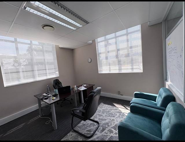 117M² OFFICE TO LET IN DAINFERN